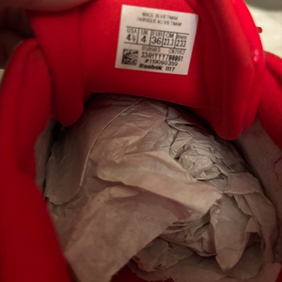 Reebox red pat and leather limited edition GS size 4 1/2 only wore once - Picture 4 of 4